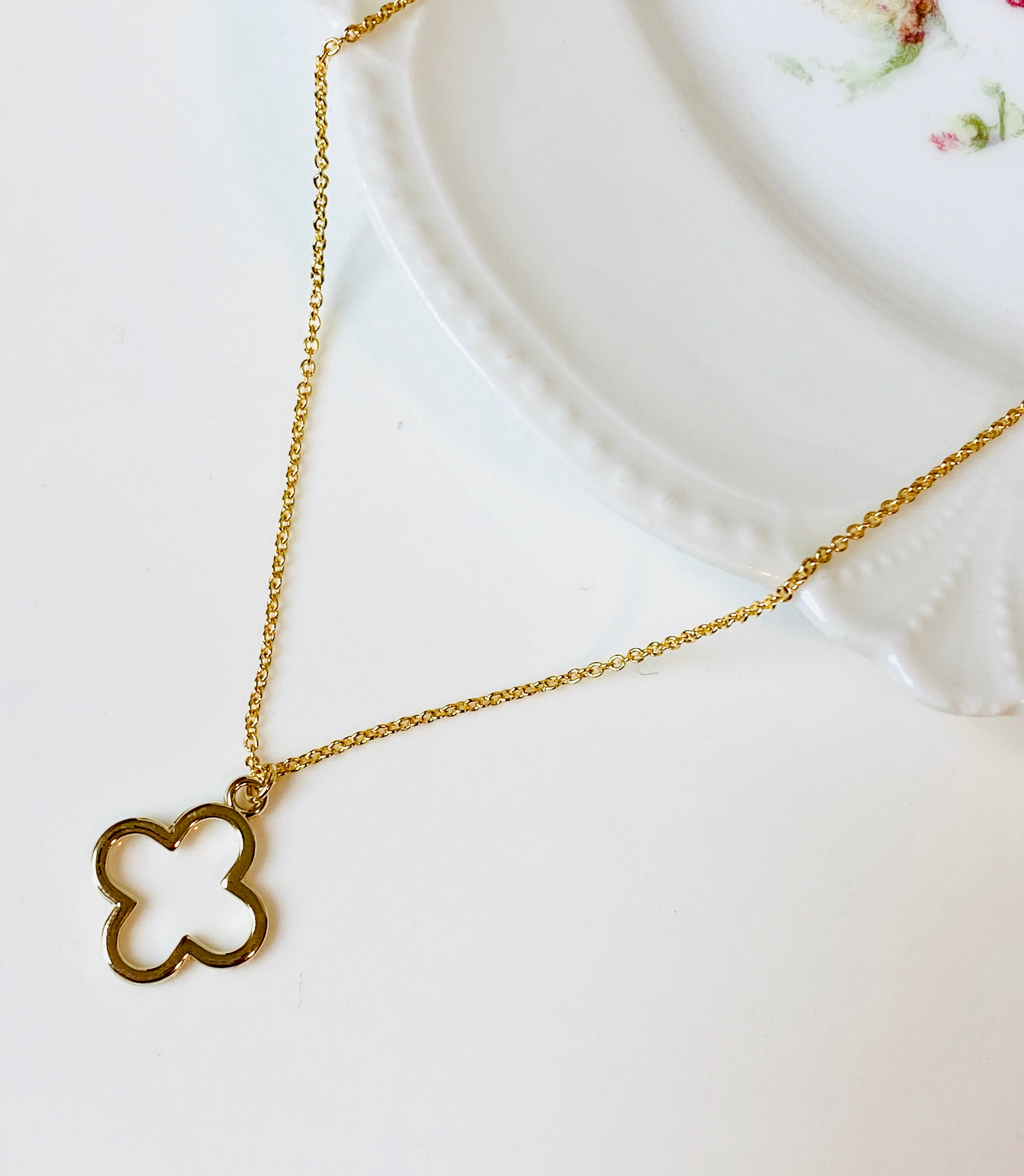 Gold 3 Clover Necklace – EandJJewels